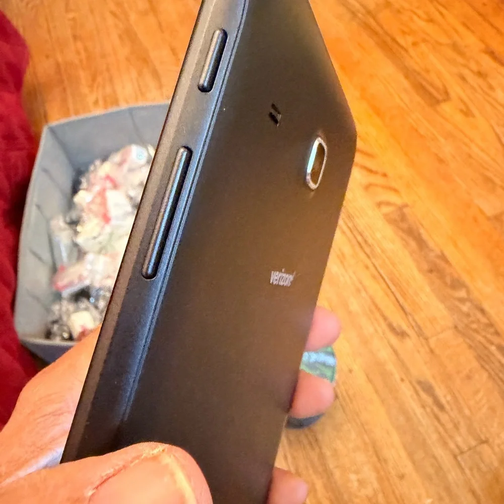 Samsung Tablet t377 in Black with Red Welcome Screen